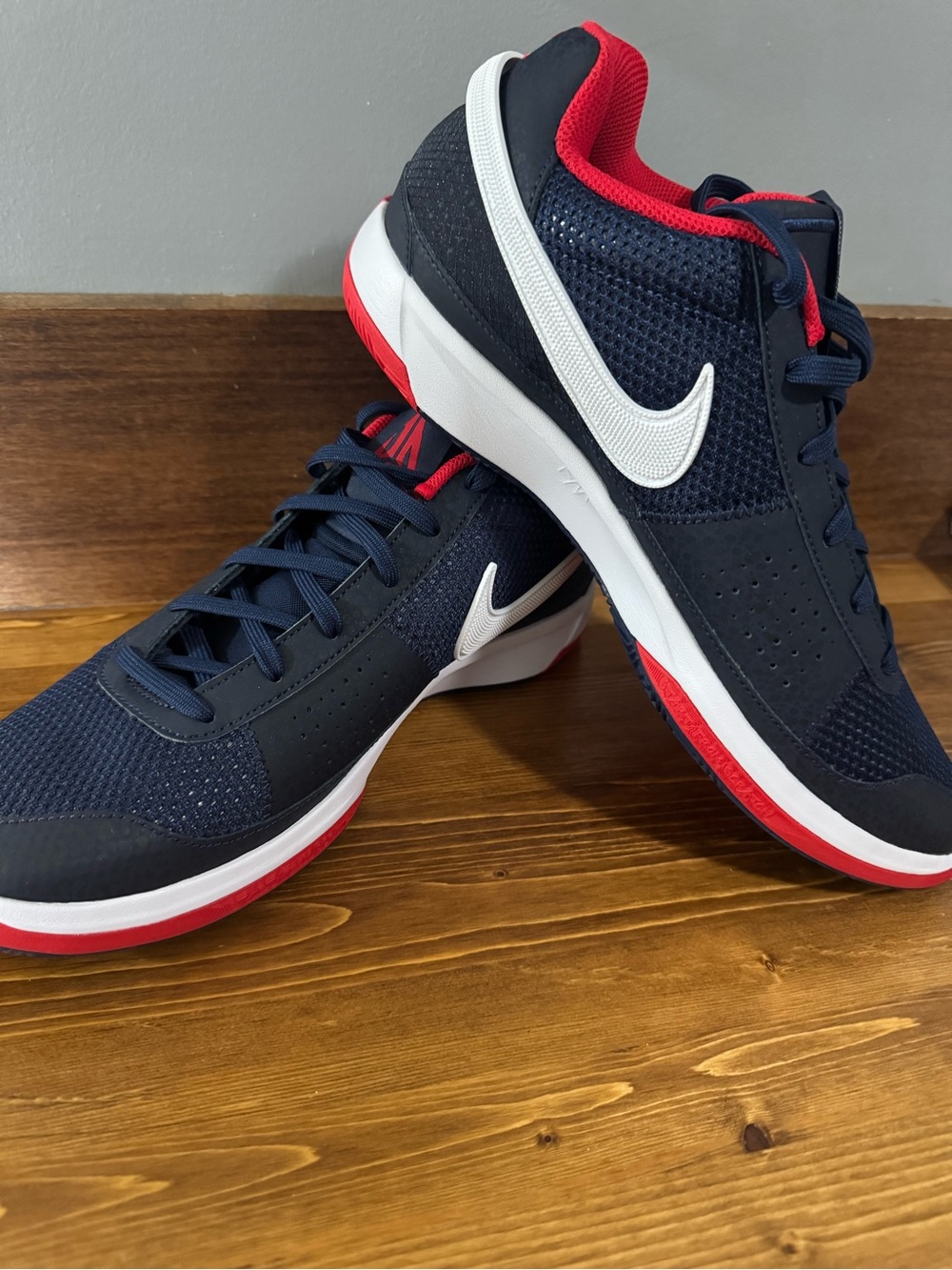 Nike Men’s Navy, Red & White Low-Top Athletic Sneakers